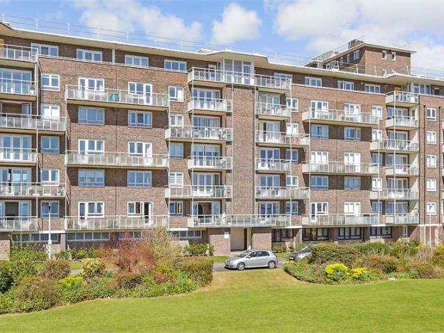 Flat for sale in Clarendon, Ash