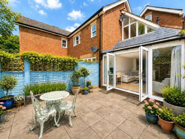 Flat for sale in Charlotteville, Westborough