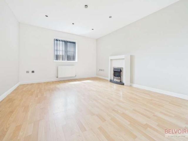 Flat for rent in Calderstones