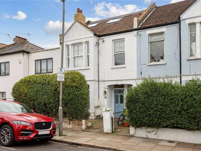Flat for sale in Furzedown, Greater London