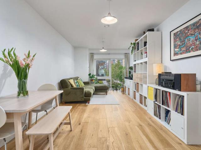 Flat for sale in Battersea Reach, Greater London