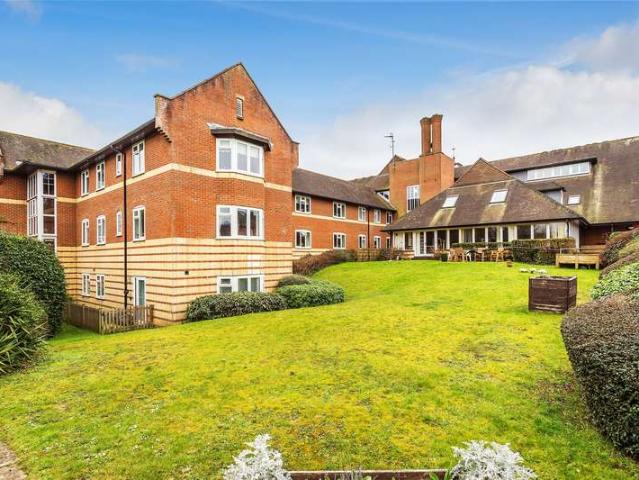 Flat for sale in Rose Hill, Pachesham Park