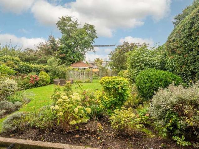 Flat for sale in Barnes, London Borough of Richmond upon Thames