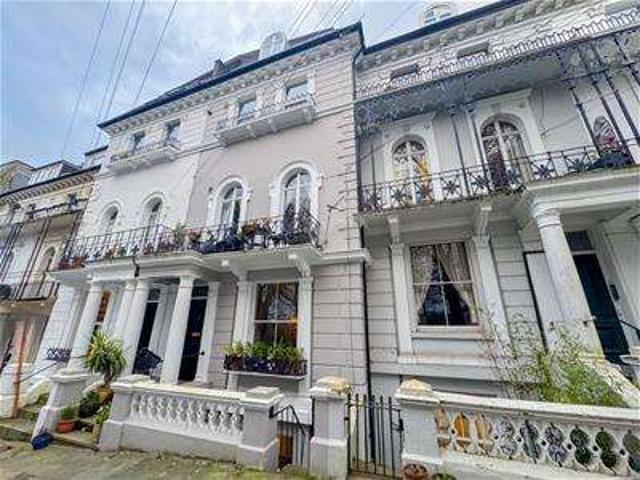 Flat for sale in Bohemia, Guestling Green