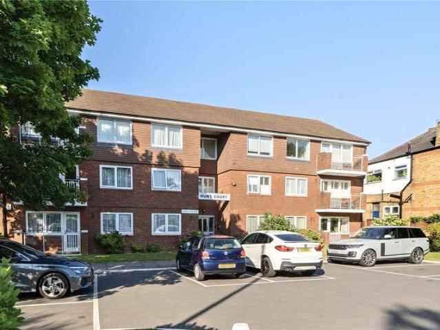 Flat for sale in Cockfosters, Greater London