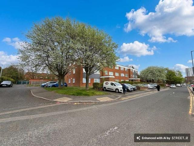 Flat for sale in Shirley, West Midlands
