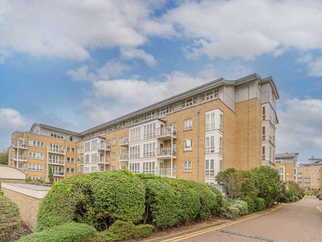 Flat for sale in Isle Of Dogs, Isle Of Man