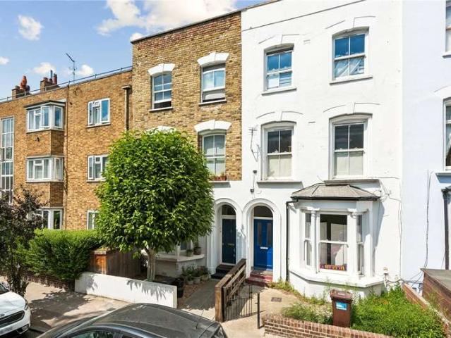 Flat for sale in Stoke Newington, Greater London