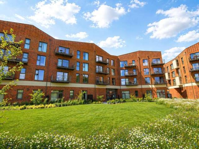 Flat for sale in Guildford Park, Westborough