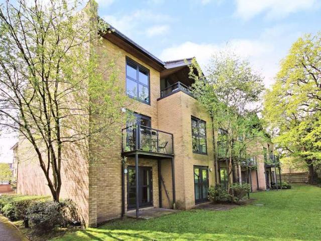 Flat for sale in Horsell, Woking