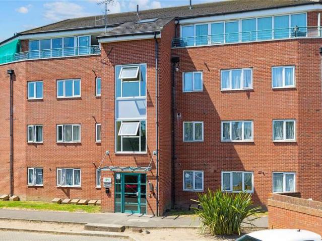 Flat for sale in Dagenham, Greater London