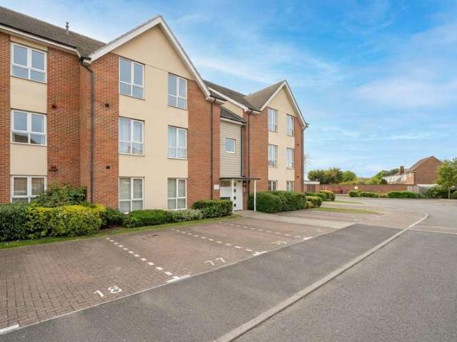 Flat for sale in Row Town, Surrey