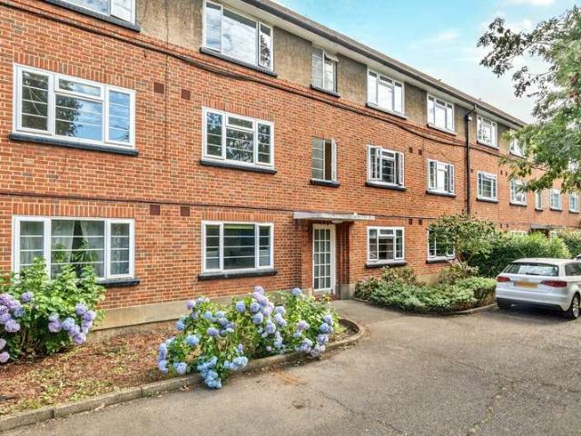 Flat for sale in Royal Borough of Kingston upon Thames, Greater London