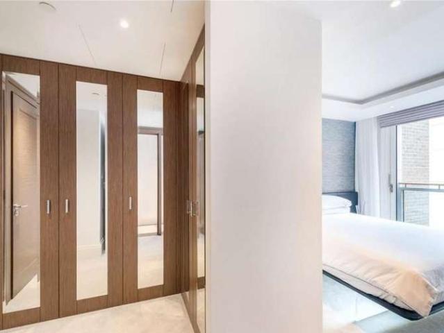 Flat for sale in St Clement Danes, Greater London
