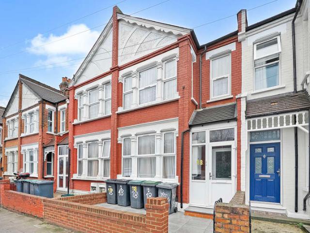 Flat for sale in Harringay, Greater London