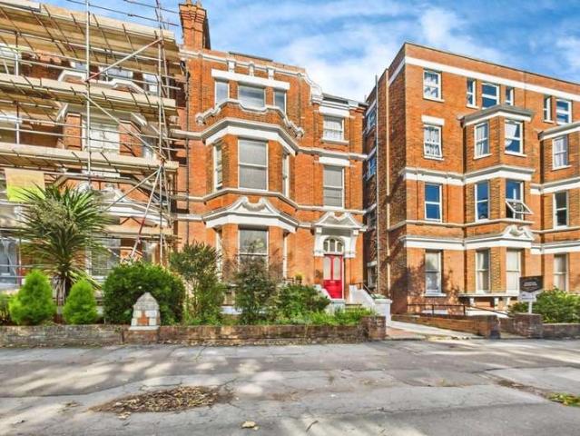 Flat for sale in Folkestone