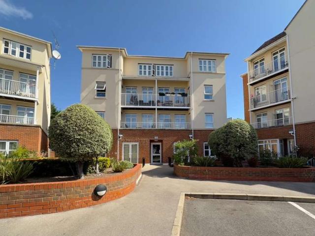 Flat for sale in Brunswick Park, Greater London