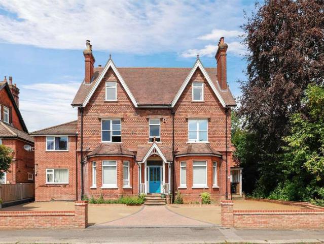 Flat for sale in Reigate, Reigate and Banstead