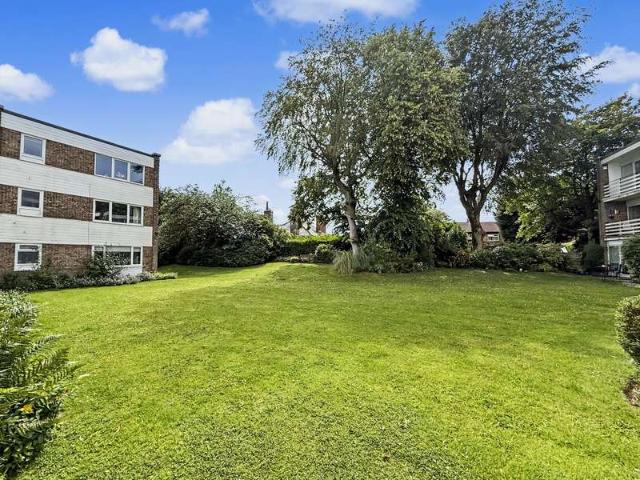 Flat for sale in Heaton Park, Bury