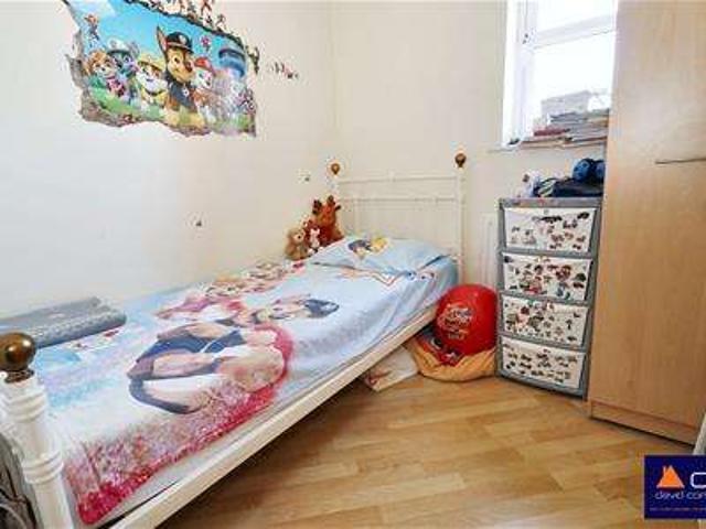 Flat for sale in Lane, Greater London