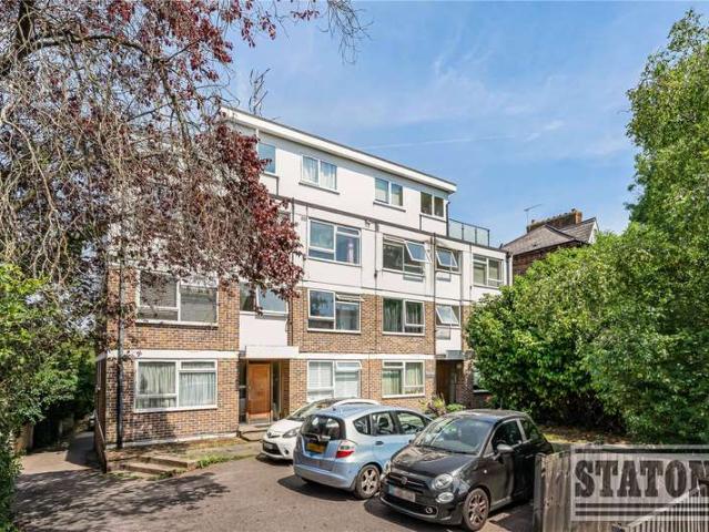 Flat for sale in New Barnet, Greater London