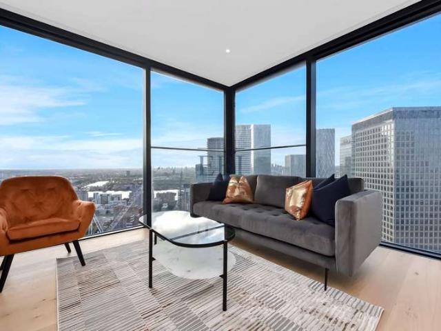 Flat for sale in Isle Of Dogs, Greater London