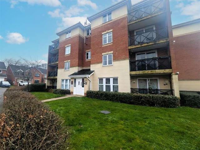 Flat for sale in Halesowen, West Midlands