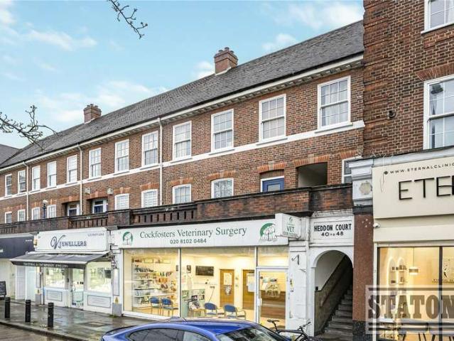 Flat for sale in Cockfosters, Greater London