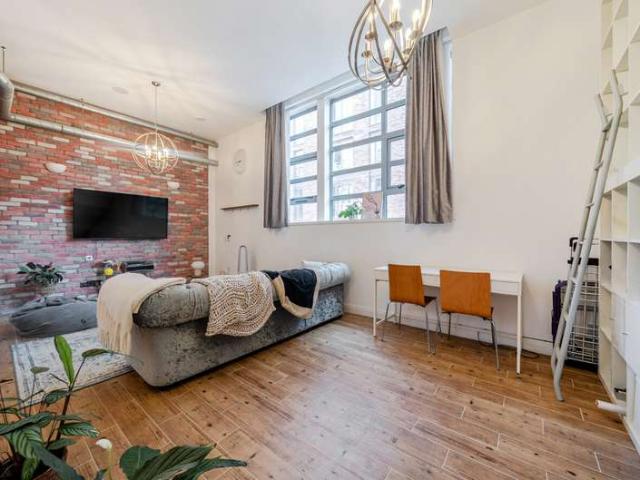 Flat for sale in Strangeways, Manchester
