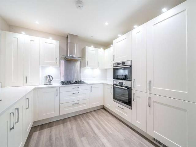 Flat for sale in Pachesham Park, Surrey