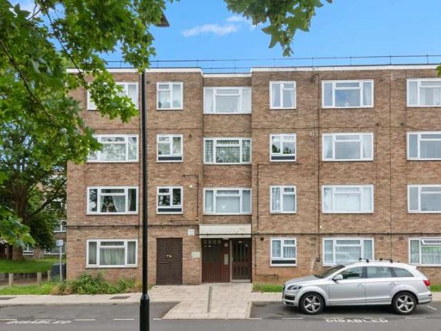 Flat for sale in London Borough of Ealing, Hanwell