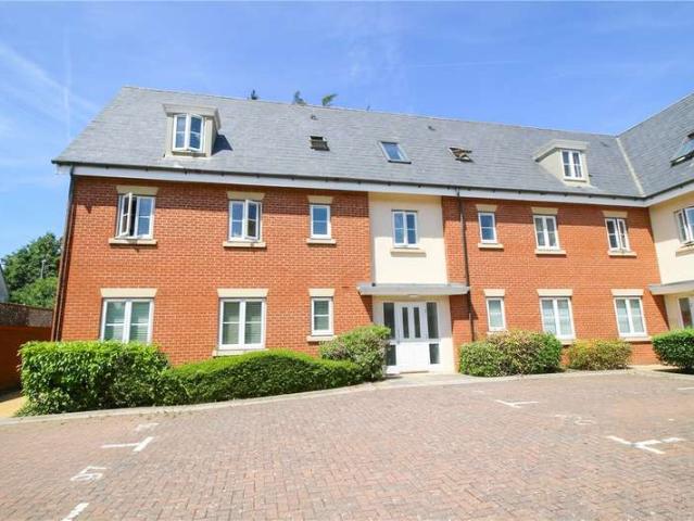 Flat for sale in Barling, Essex