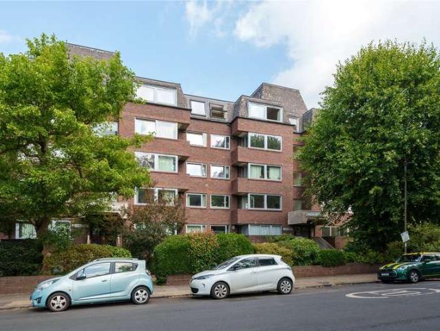 Flat for sale in Putney, Greater London