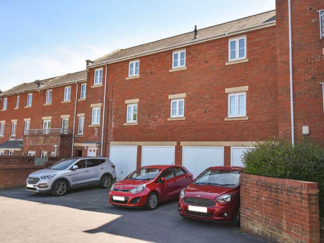 Flat for sale in Digby, Watergate