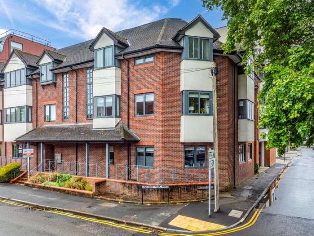 Flat for sale in Woking, Surrey