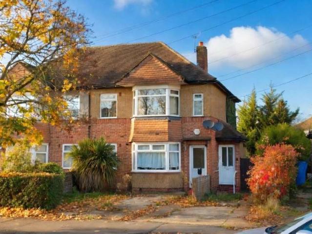 Flat for sale in Yeading, Greater London