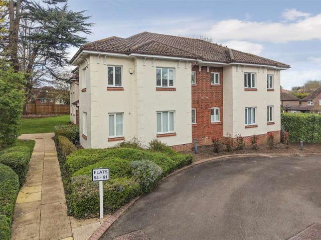 Flat for sale in Pachesham Park, Surrey