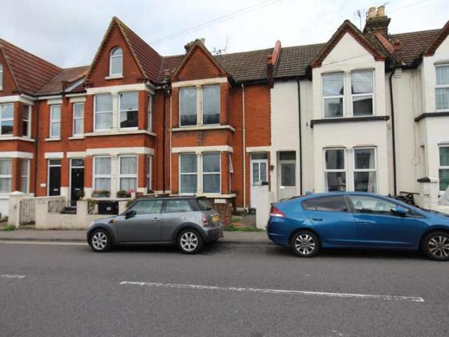 Flat for sale in Brompton, Gillingham