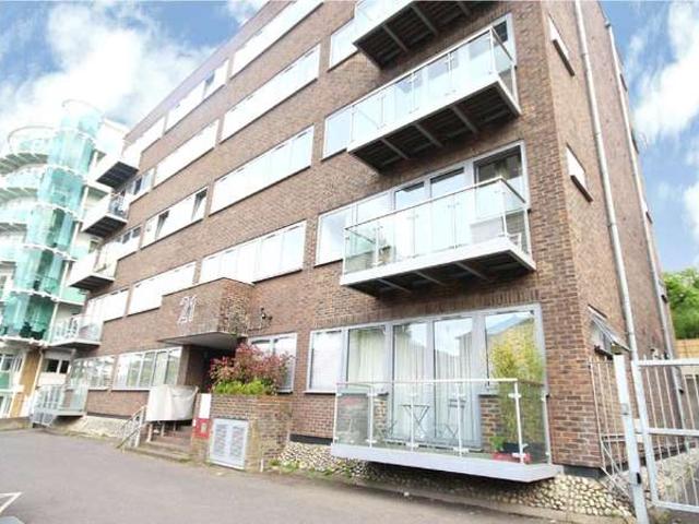 Flat for sale in New Barnet, Greater London
