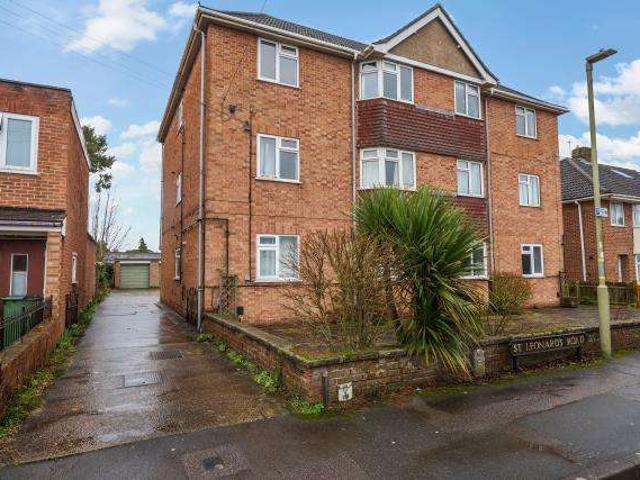 Flat for sale in The Slade, Oxfordshire