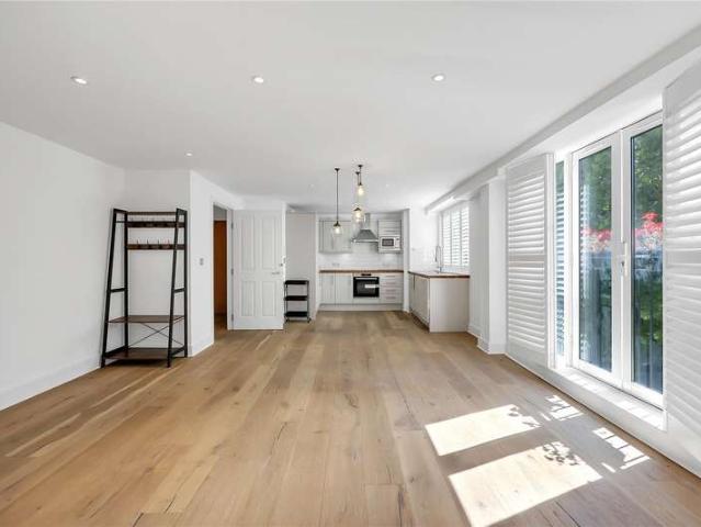 Flat for sale in Finsbury, Greater London
