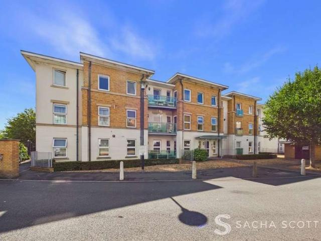 Flat for sale in Pachesham Park, Surrey