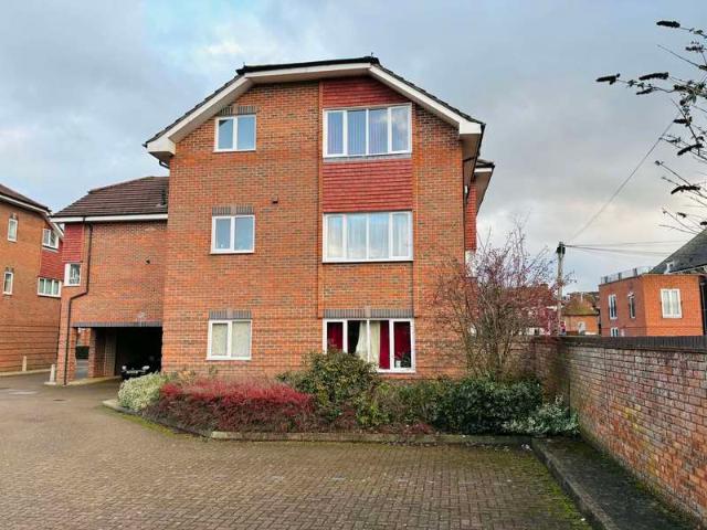 Flat for sale in Enborne, West Berkshire