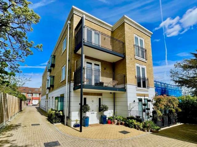 Flat for rent in South Woodford, Greater London