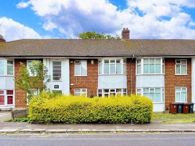 Flat for sale in Marks Gate, Greater London