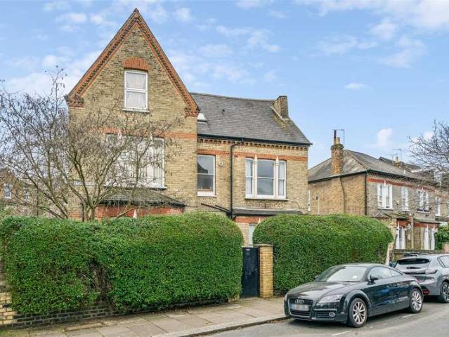 Flat for sale in London Borough of Hounslow, Strand