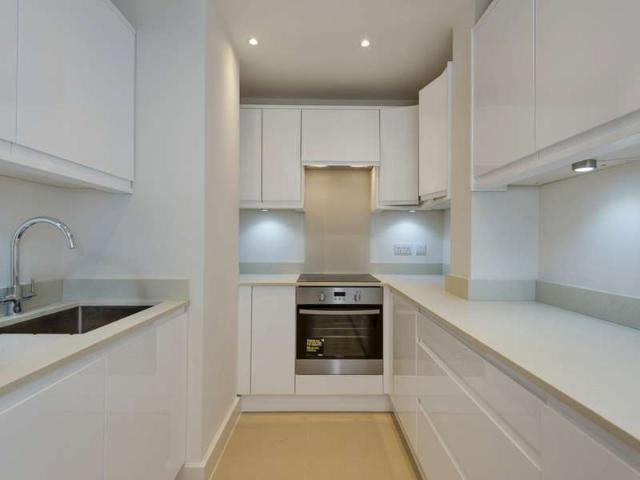 Flat for sale in Fulham, Greater London