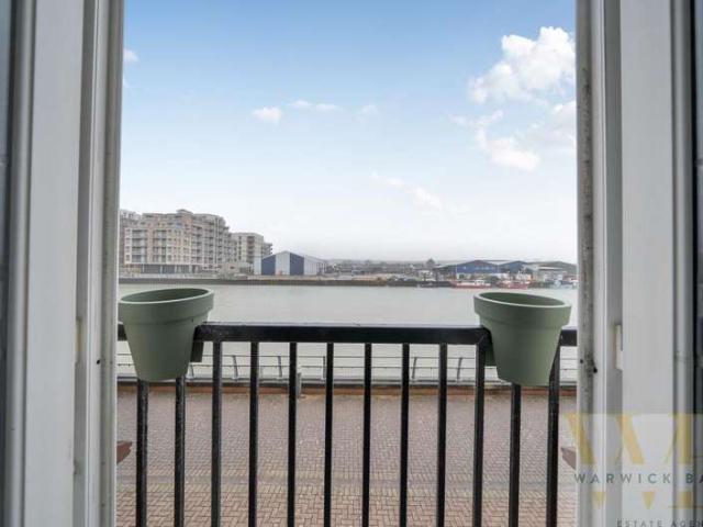 Flat for sale in Fishersgate, West Sussex