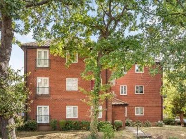 Flat for sale in Lower Sydenham, Greater London