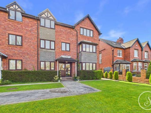 Flat for sale in West Yorkshire
